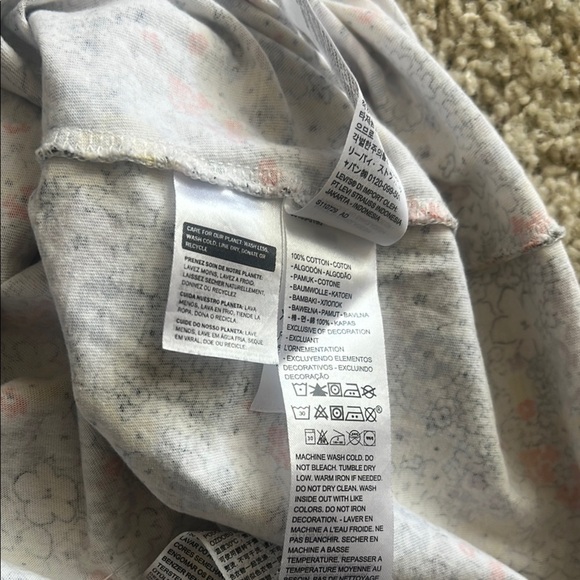 Levi's Gray and Yellow Short Sleeve Tee with Subtle Branding - Picture 7 of 7